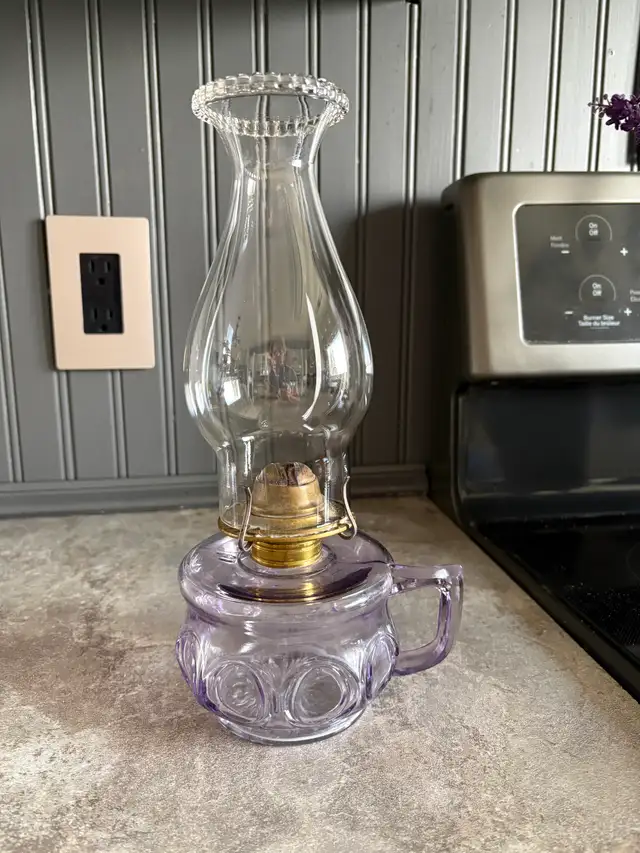 Assortment of antique lamps. - Photo 8