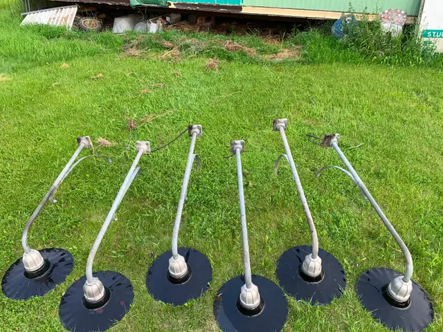 Set of 5 antique clamshell service station lights and brackets - Photo 4