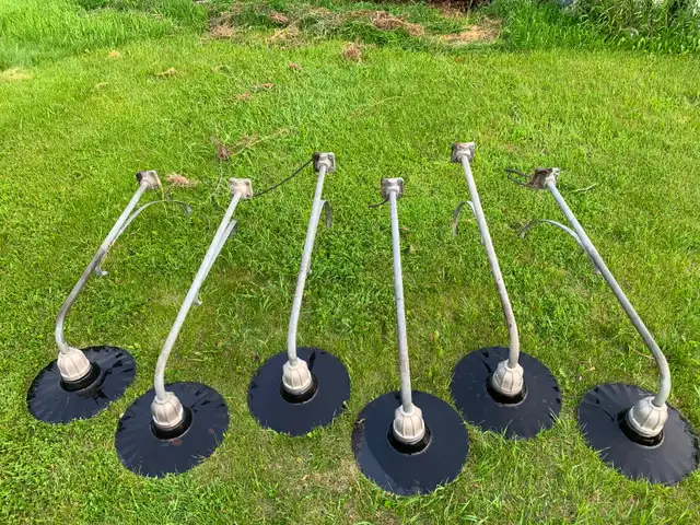 Set of 5 antique clamshell service station lights and brackets - Photo 5