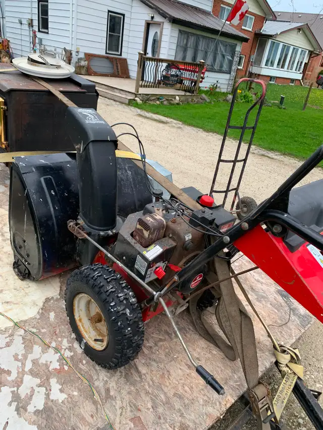 MTD Snowblower - Photo 3