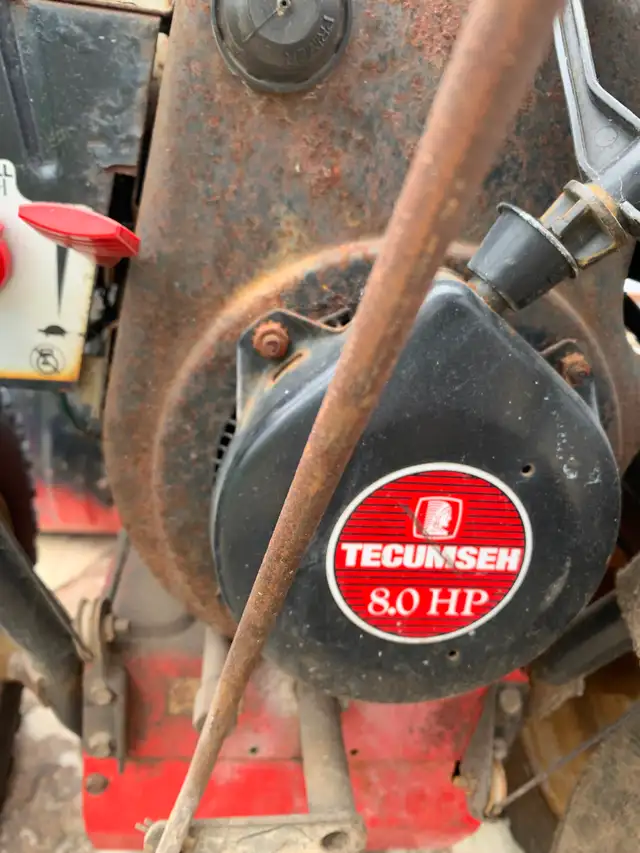 MTD Snowblower - Photo 4