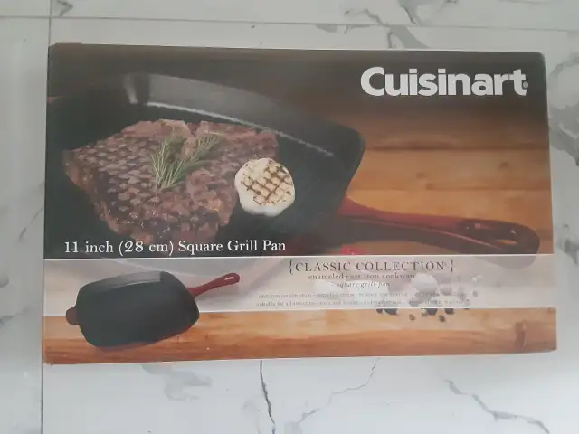BRAND NEW (Never used) 11 inch Cast Iron Grill Pan