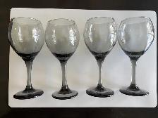 4x Wine glasses