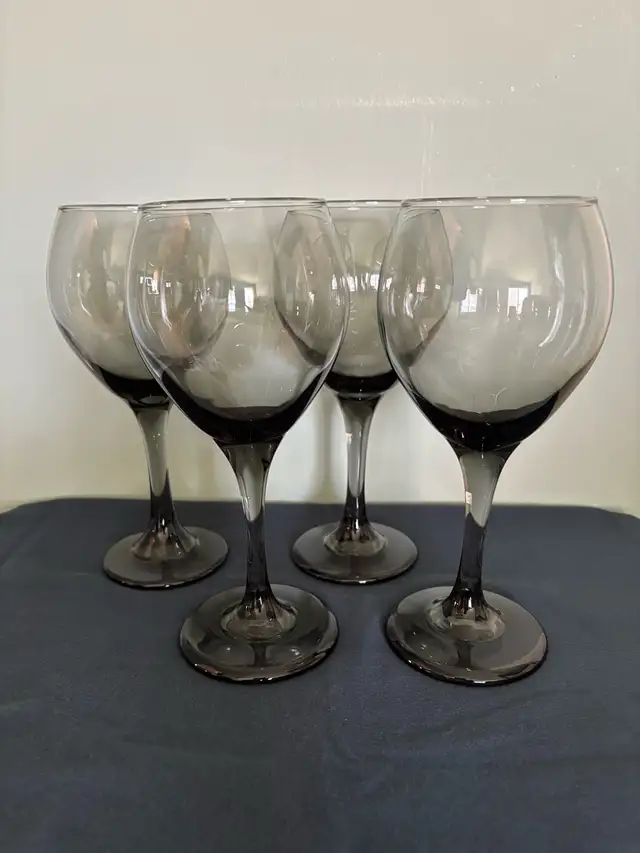 4x Wine glasses - Photo 2