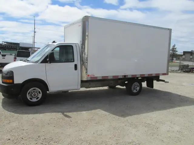 2022 GMC Savana 14 ft box 9900 lb GVW