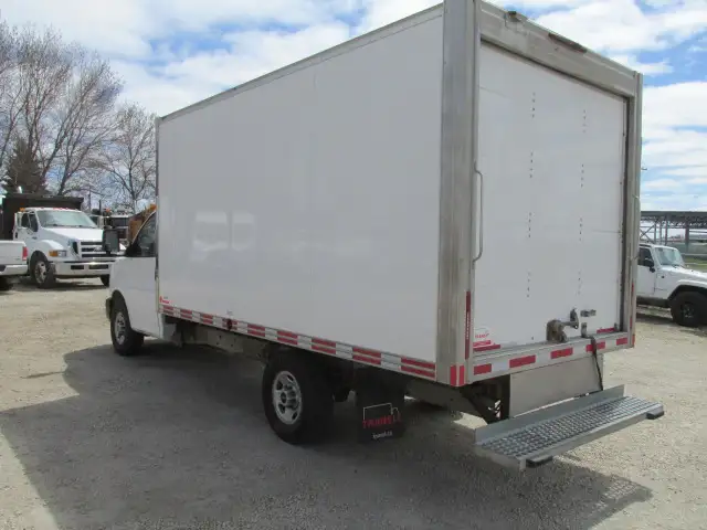 2022 GMC Savana 14 ft box 9900 lb GVW - Photo 5