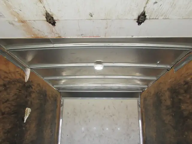 2022 GMC Savana 14 ft box 9900 lb GVW - Photo 7