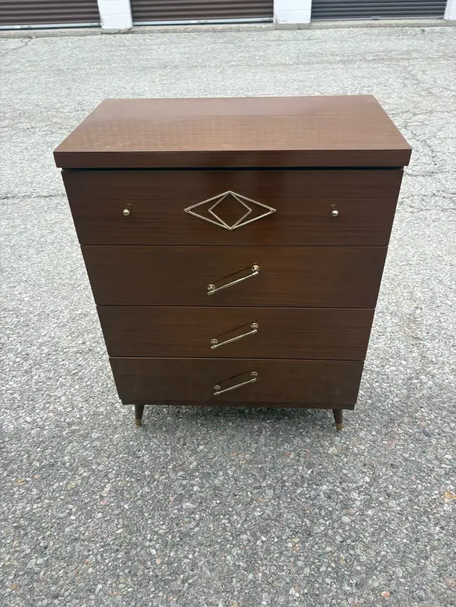 Free delivery used Vintage 4-Drawer Dresser