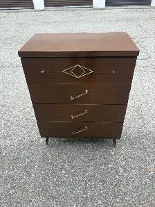 Free delivery used Vintage 4-Drawer Dresser