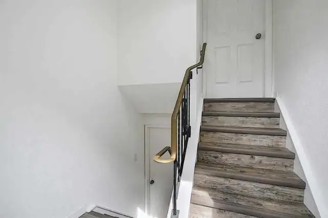 2 bedroom basement - Photo 3
