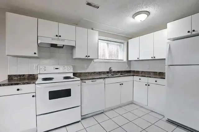2 bedroom basement - Photo 4