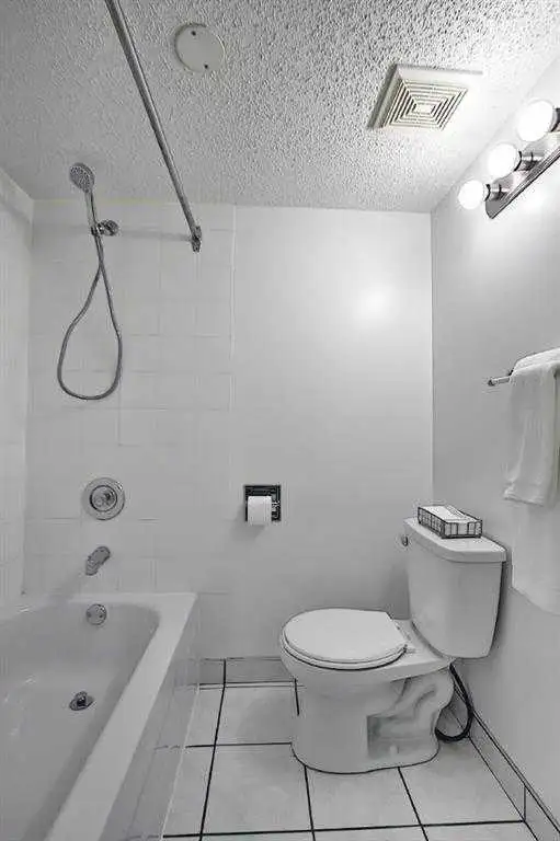 2 bedroom basement - Photo 7