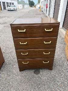 Free delivery used vintage Brown 4-Drawer Dresser