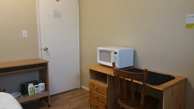 Furnished Room in Sylvan Lake Looking for Mature Roommate. - Photo 4