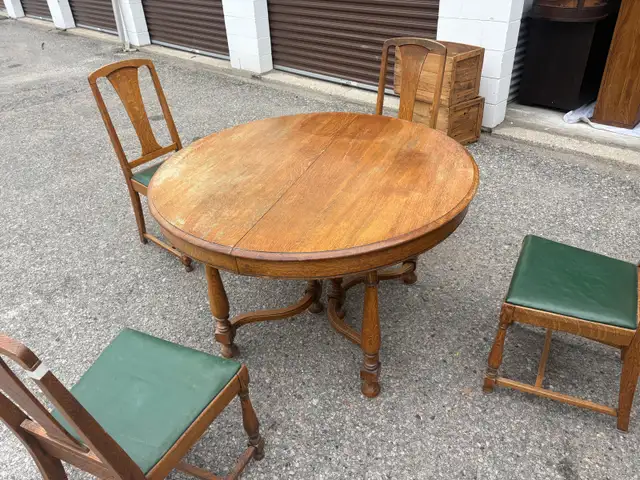 Free delivery antique Oak Dining Table and Chairs Set