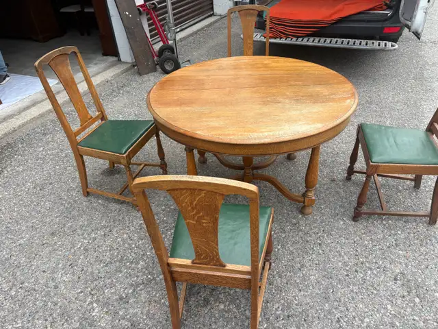 Free delivery antique Oak Dining Table and Chairs Set - Photo 2