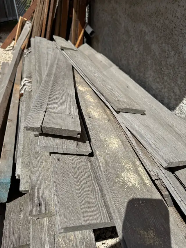 Vintage Wood Siding - Photo 2