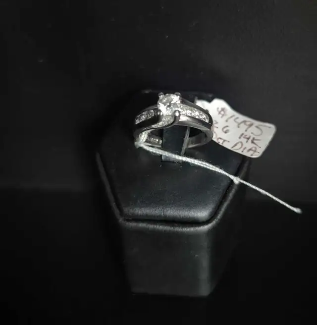 SZ 6 ladies 14k diamond ring (28120062)