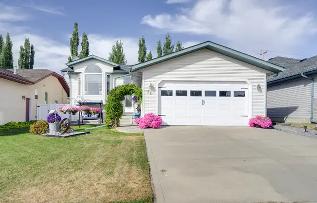 Home for sale in Lacombe, 5 beds, 3 bath, attached garage