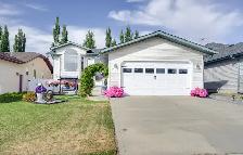 Home for sale in Lacombe, 5 beds, 3 bath, attached garage