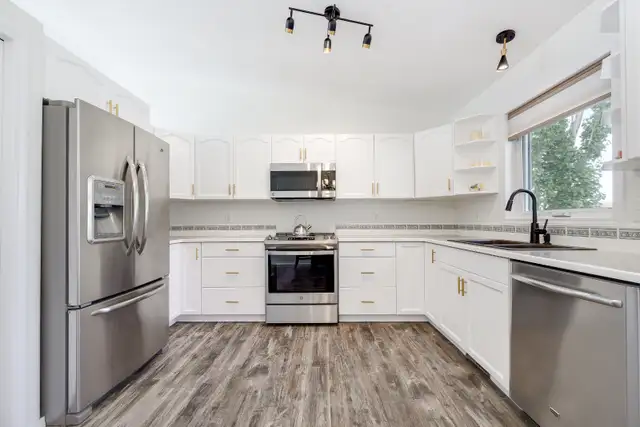 Home for sale in Lacombe, 5 beds, 3 bath, attached garage - Photo 5