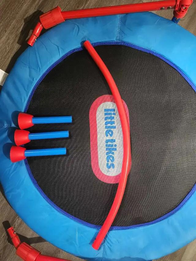 Car seat and Little likes trampoline - Photo 3