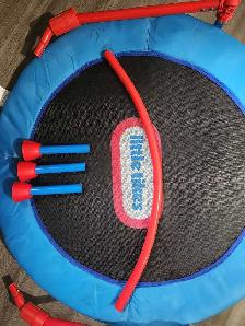 Car seat and Little likes trampoline - Photo 3