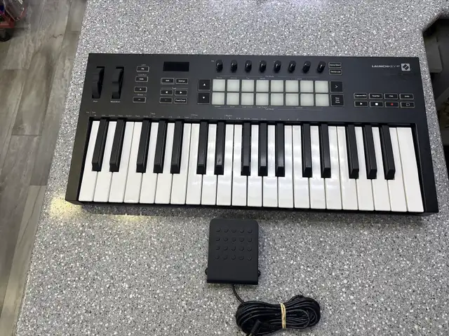 Novation Launchkey 37 Key MIDI Controller