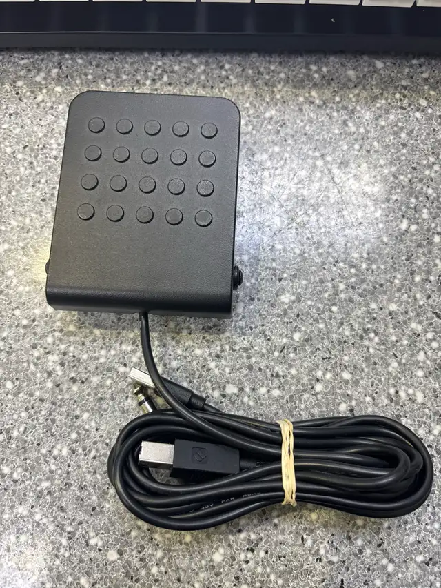 Novation Launchkey 37 Key MIDI Controller - Photo 3