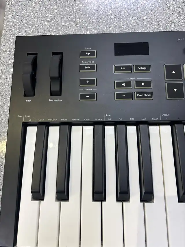 Novation Launchkey 37 Key MIDI Controller - Photo 4