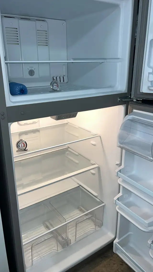 Whirlpool 30" Stainless Stell Refrigerator Fully Tested 30-Day - Photo 2