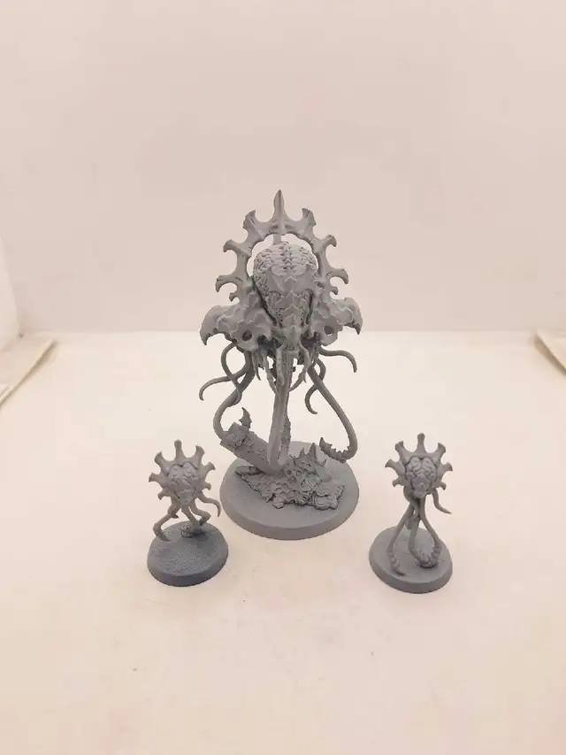 Warhammer 40k Tyranid Primed White Neurotyrant & Neuroloids