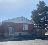 Very private 2 bedroom in a good neighborhood