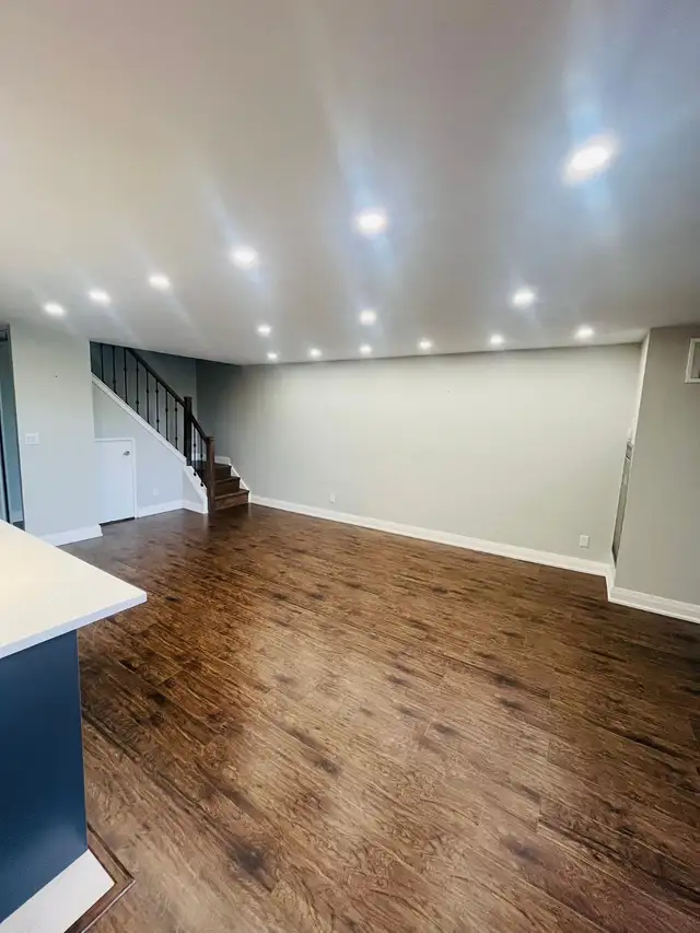 SHARED ROOM IN MISSISSAUGA. CREDITVIEW RD & DUNDAS ERINDALE AREA