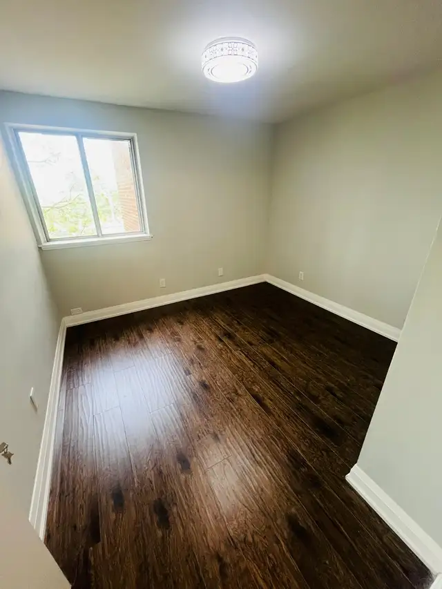 SHARED ROOM IN MISSISSAUGA. CREDITVIEW RD & DUNDAS ERINDALE AREA - Photo 3