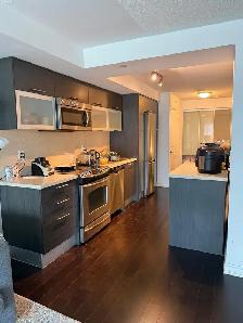 Room available in a 2 bed 2 bath Condo in "Aura" Yonge&Gerrard - Photo 2