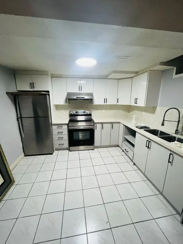 PrivateRoom East Credit Heritage Hills Area  Close to Square One - Photo 4
