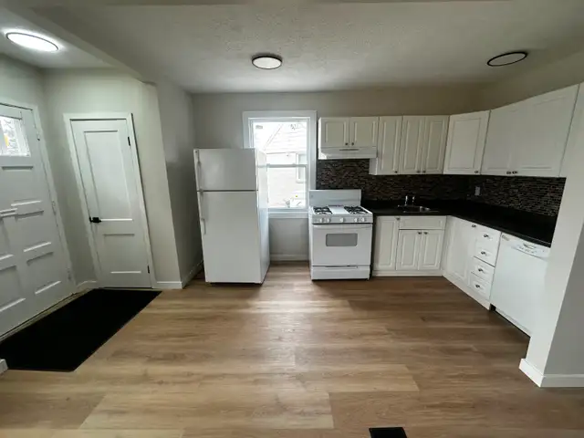 3 Bedroom House for Rent - Photo 2