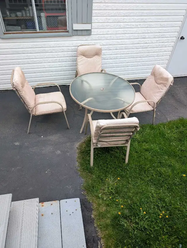 ensemble de patio