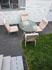 ensemble de patio