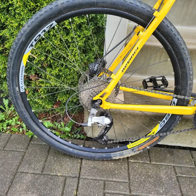 Devinci Phantom Mountain Bike With Disc Brakes - Photo 3