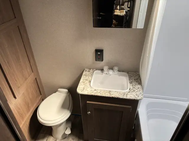 2018 Keystone Hideout 22RBWE - outdoor kitchen! - Photo 10