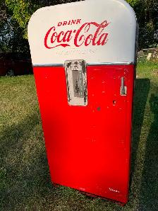 Old Coca Cola vendo pop machine