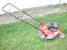 POULAN 20' PUSH LAWN MOWER BRIGGS 4.5 H/P STARTS RUNS GREAT