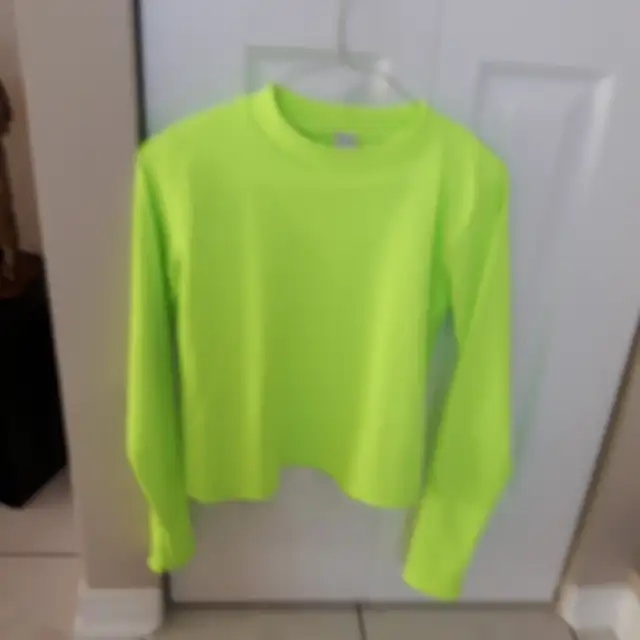 CHANDAIL NEUF TWICK DE SIMONS VERT BRILLANT GR SMALL FEM $10.00