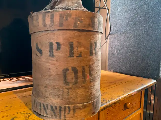 Buffalo Prairie City Oil Co.  Sperm whale oil jug - Photo 2