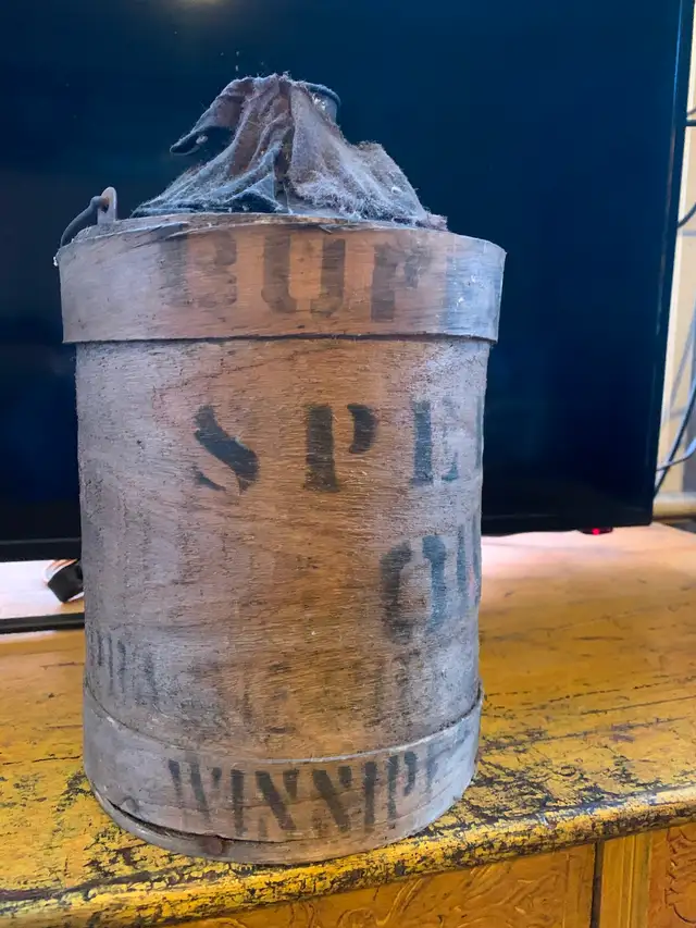 Buffalo Prairie City Oil Co.  Sperm whale oil jug - Photo 4