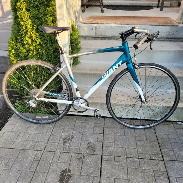 Giant Avail Hybrid/commuter bike - Photo 2
