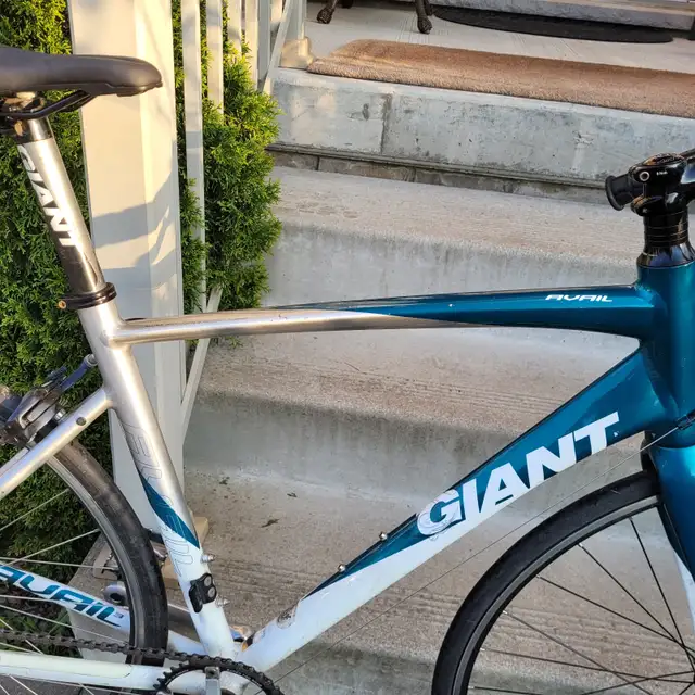 Giant Avail Hybrid/commuter bike - Photo 3
