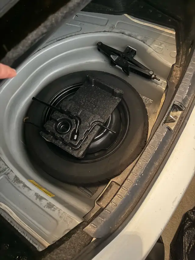 Toyota Corolla 2016 auto starter clean very well maintained - Photo 4